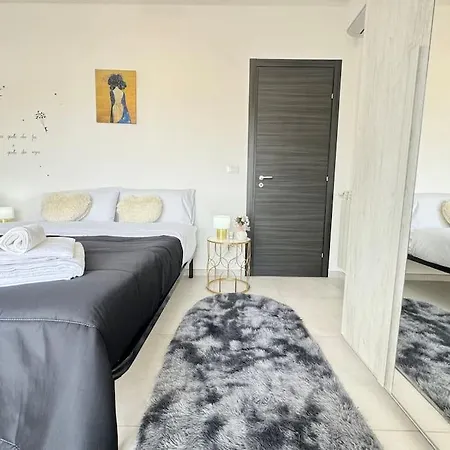 Attico Magnificent Wi-fi/free Parking Διαμέρισμα