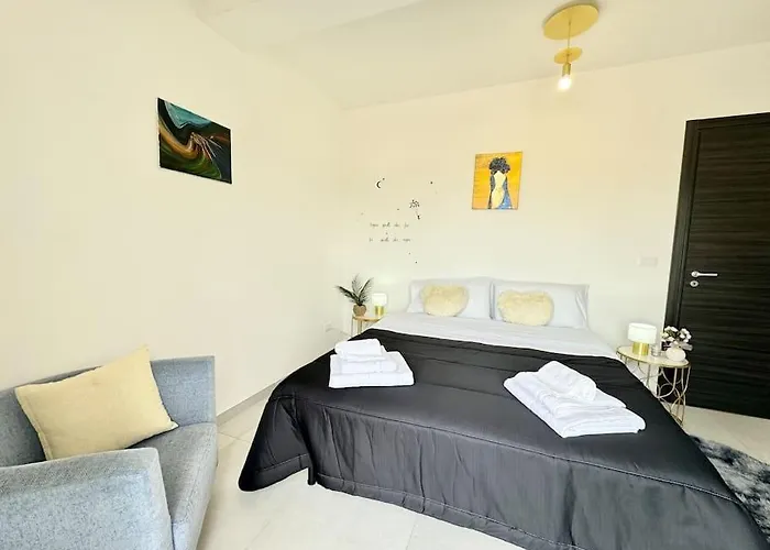 Attico Magnificent Wi-fi/free Parking アパート